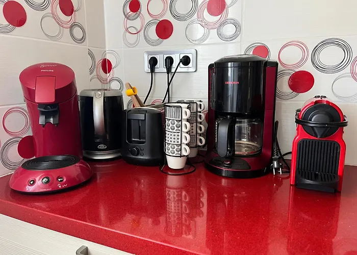 Holiday home - Avec Jardin, 15 Mn Plage-centre-ville